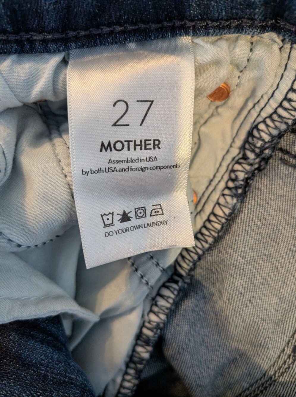 MOTHER The Weekender Fray Jeans Mint Condition Mid Rise Flare Dark Wash Size 27 - Picture 13 of 15